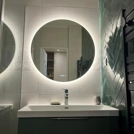 Stylish And Cozy Renovated 10 Apartment
