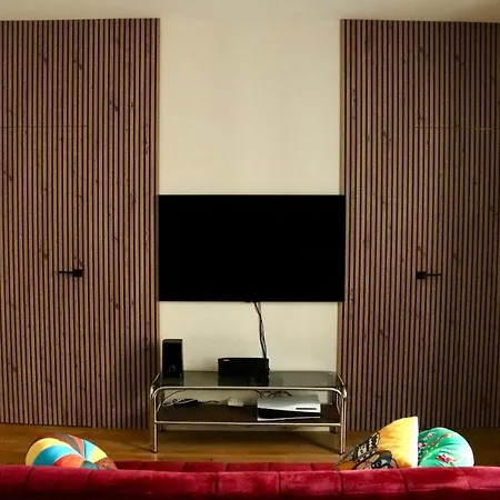 Stylish And Cozy Renovated 10 Apartment