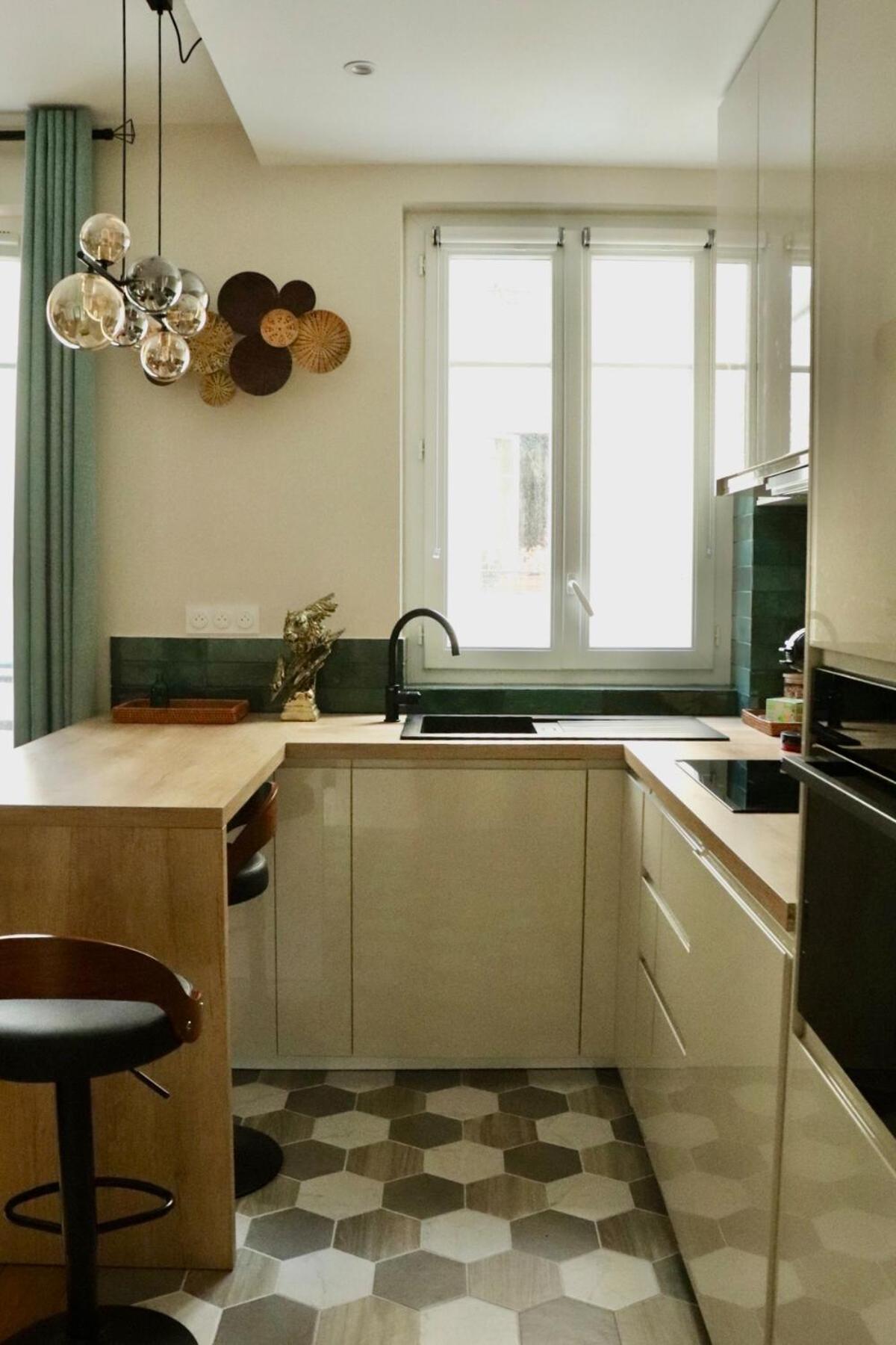 Stylish And Cozy Renovated 10 Apartment
